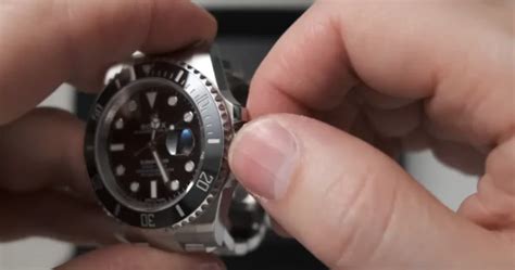 da quando coroncina rolex|Come riconoscere un Rolex falso: Guida completa.